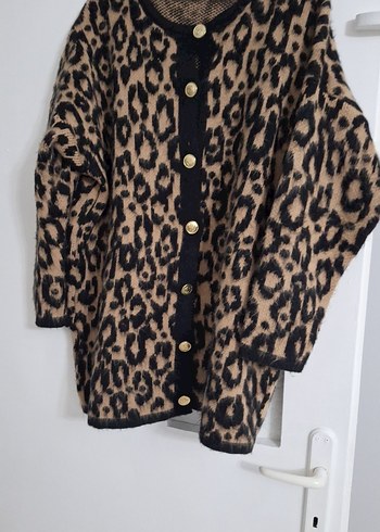 Düğmeli Leopar Desenli Kadın Hırka - Görsel 3