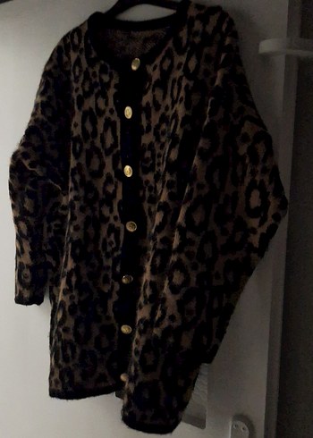 Düğmeli Leopar Desenli Kadın Hırka - Görsel 4