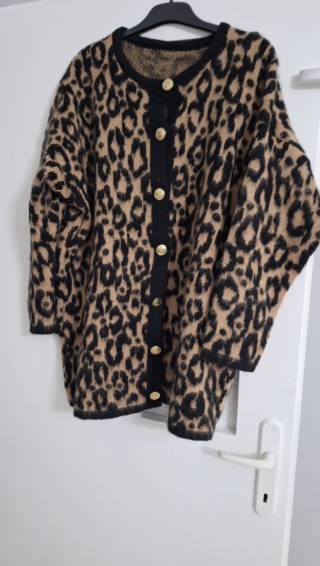 Düğmeli Leopar Desenli Kadın Hırka - Görsel 3