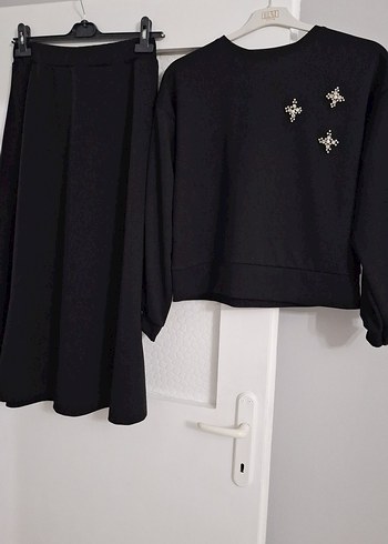 Siyah Mini Sweatshirt ve Etek Takımı - Görsel 4