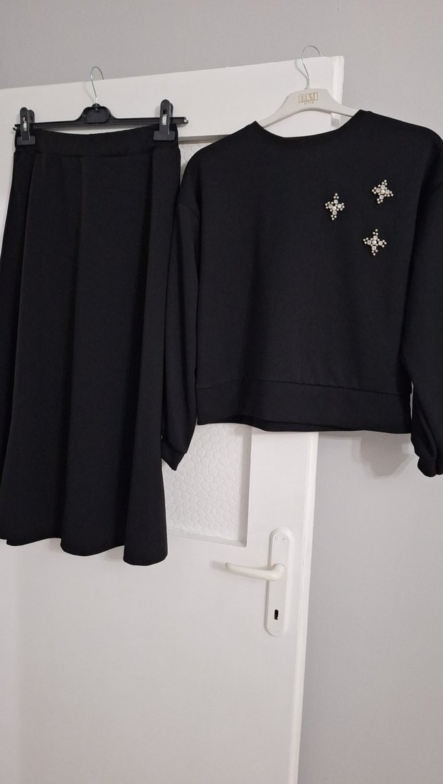 Siyah Mini Sweatshirt ve Etek Takımı - Görsel 4