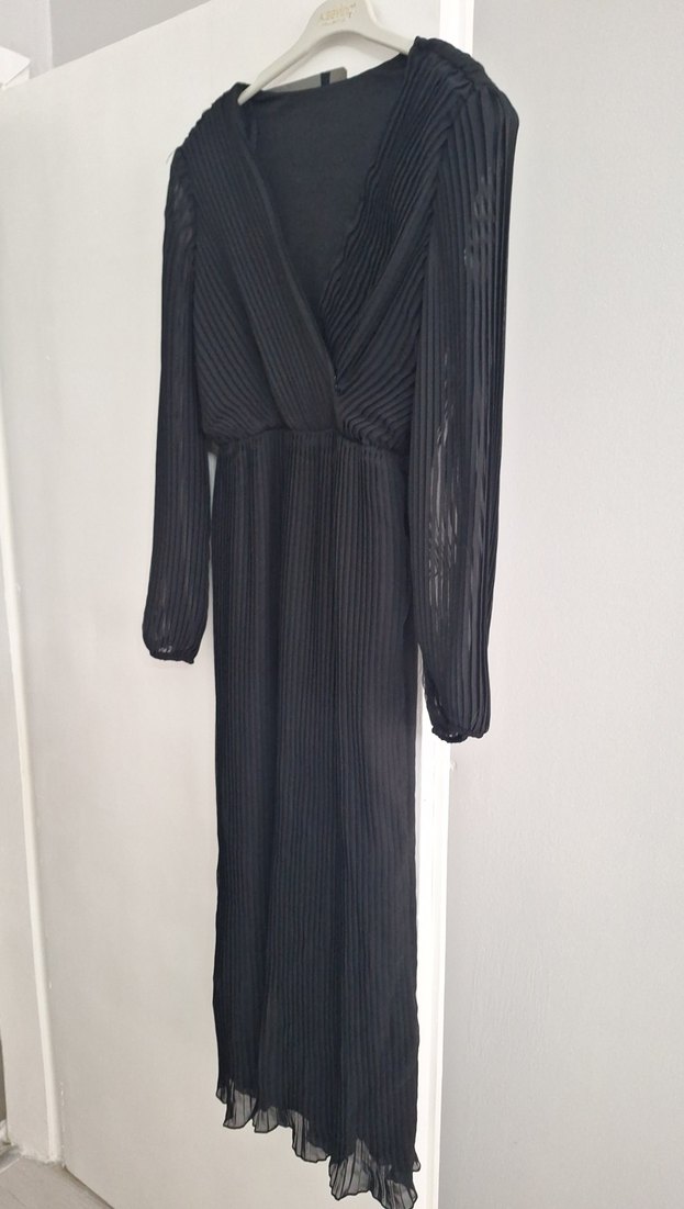 Uzun Kollu Siyah Piliseli Uzun Elbise 36 38 beden uyumlu - Görsel 3