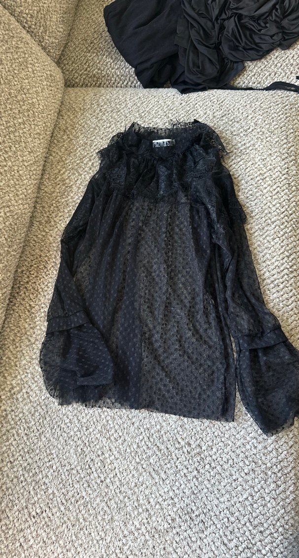 Uzun Kollu Siyah Gotik Fırfırlı Bluz - Görsel 2