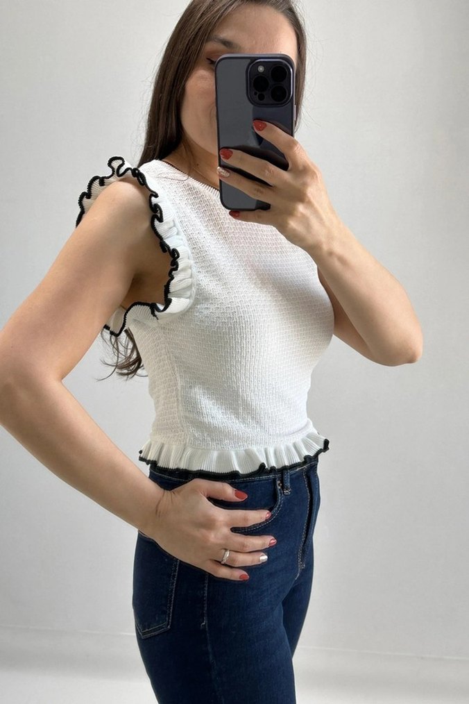 Zara Beyaz Fırfırlı Kısa Triko Bluz - Görsel 3