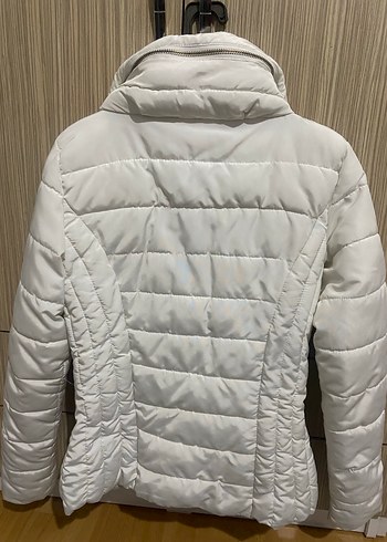 Kürk Detaylı Beyaz Kadın Kışlık Ceket - Görsel 2