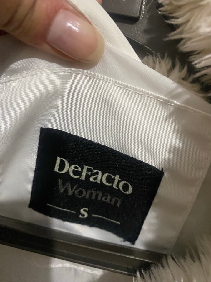 Kürk Detaylı Beyaz Kadın Kışlık Ceket - Görsel 3