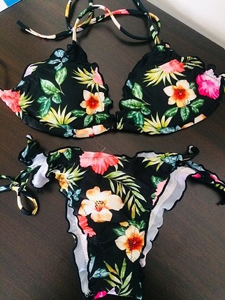 Çiçekli bikini