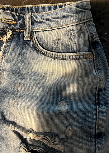 Oxxo Düğmeli Yırtık Mini Kot Şort - Görsel 3