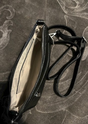 Siyah Yılan Desenli Zincir Detaylı Deri Çanta - Görsel 4