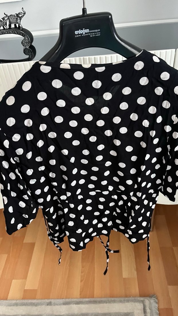 Puantiye Desenli Siyah Kadın Bluz - Görsel 3