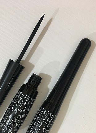 Mac eyeliner 