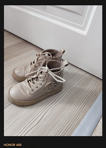 Zara Nakışlı ve Fırfırlı Beyaz Kız Botları
