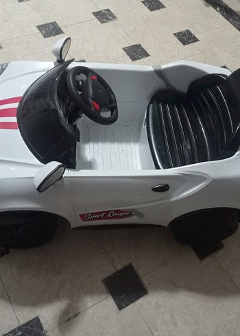Beyaz ve Gri Elektrikli Çocuk Araba