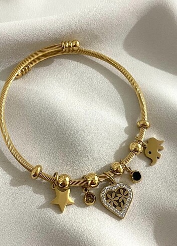 Charm bileklik 