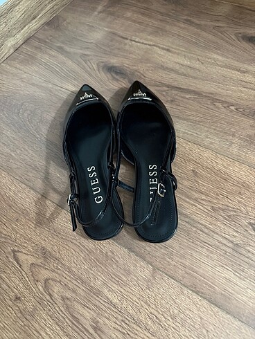 39 Beden siyah Renk Guess Babet