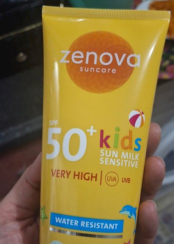 Zenova Kids SPF 50+ Suya Dayanıklı Güneş Sütü