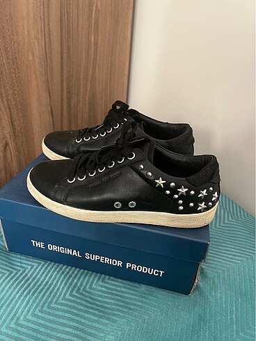 Mavi marka yıldız zımbalı siyah bağcıklı spor ayakkabı