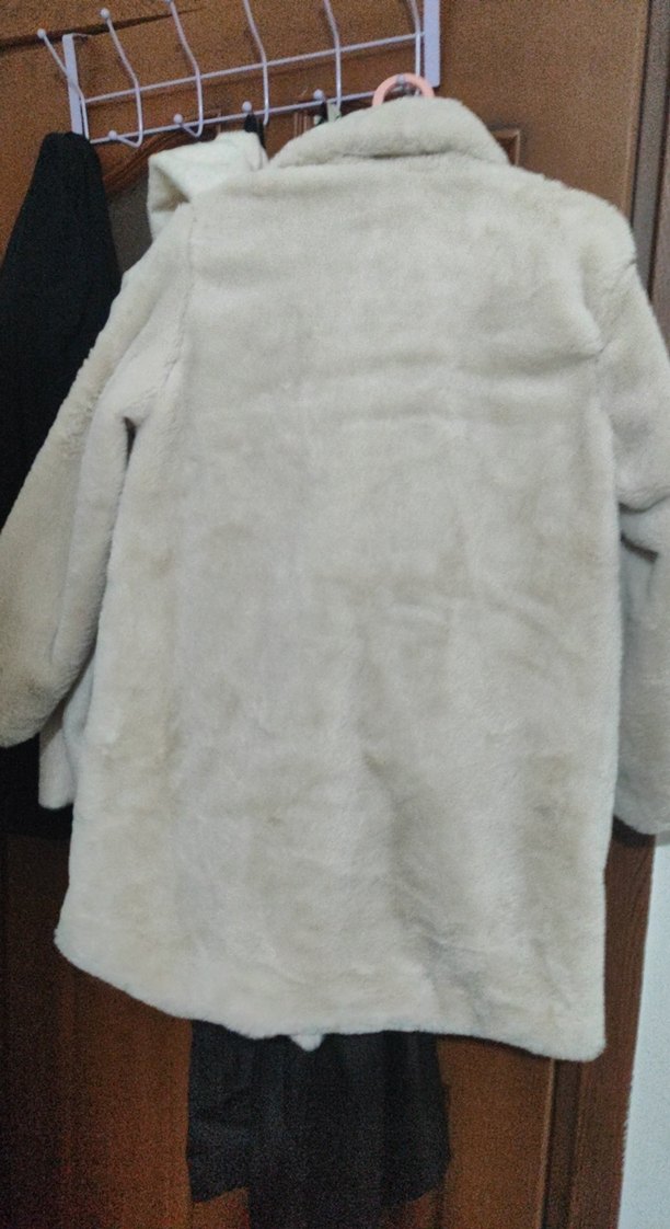 Bej Kadın Peluş Kürklü Kaban - Görsel 4