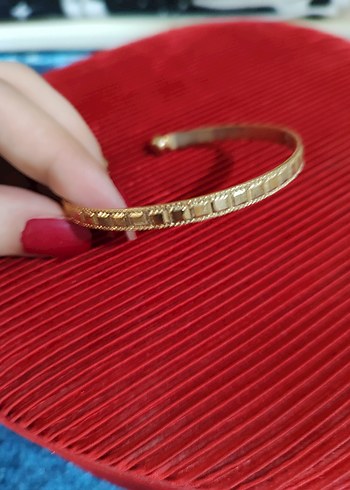 Altın Renkli  Desenli Bilezik - Görsel 2