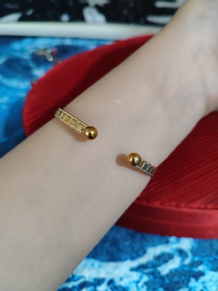 Altın Renkli  Desenli Bilezik - Görsel 3