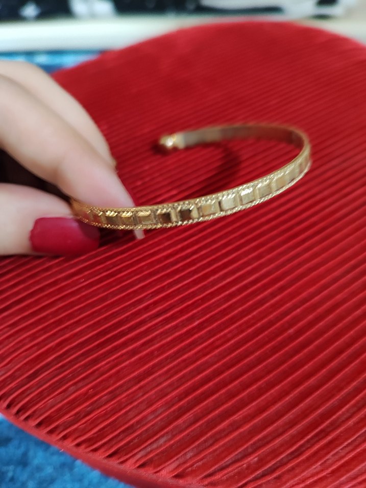 Altın Renkli  Desenli Bilezik - Görsel 2