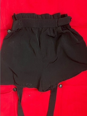 34 Beden Bershka yeni şort saten