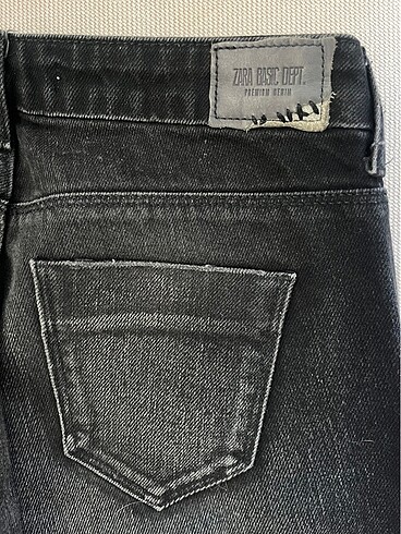 34 Beden siyah Renk Zara yırtık jean