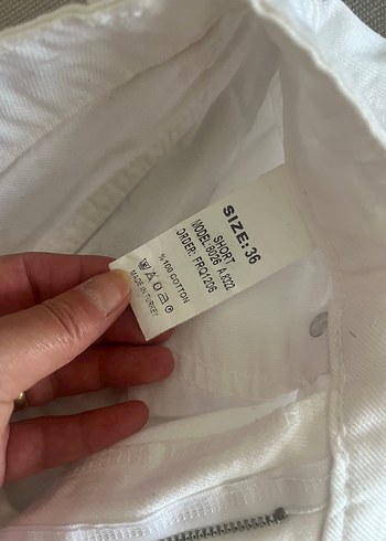 Zara Beyaz Bol Kesim Mini Kot Şort