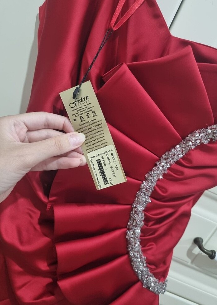 Kırmızı Askılı ve Taşlı Abiye - Görsel 4