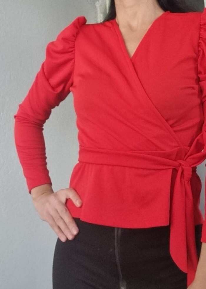 Belden Kuşaklı Omuz Detay Scuba Bluz  - Görsel 4