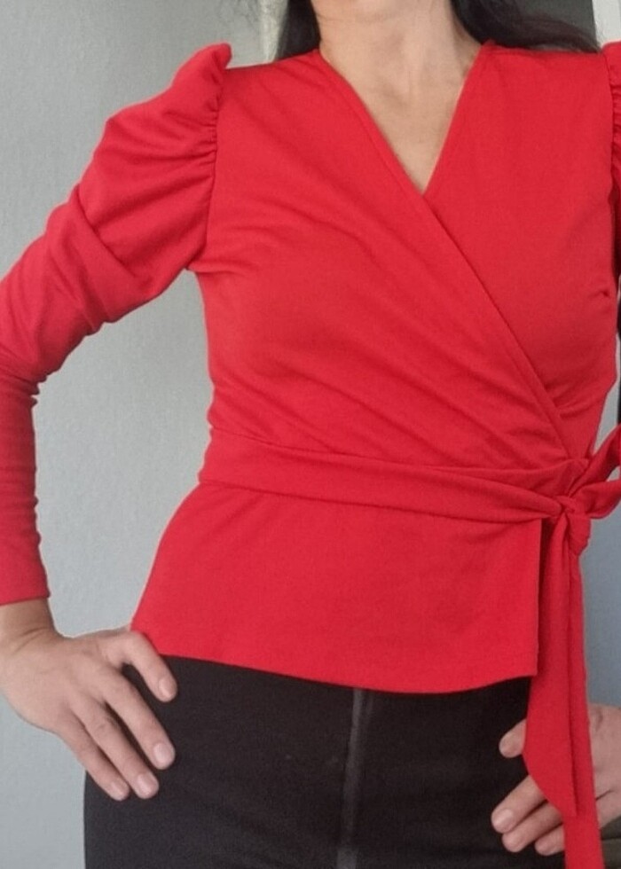 Belden Kuşaklı Omuz Detay Scuba Bluz  - Görsel 2