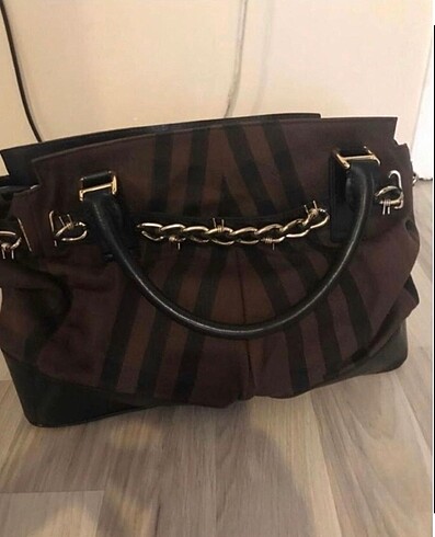 Burberry Burberry büyük boy çanta