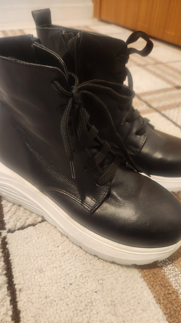 Siyah Bağcıklı Dolgu Topuklu Kadın Bot - Görsel 5