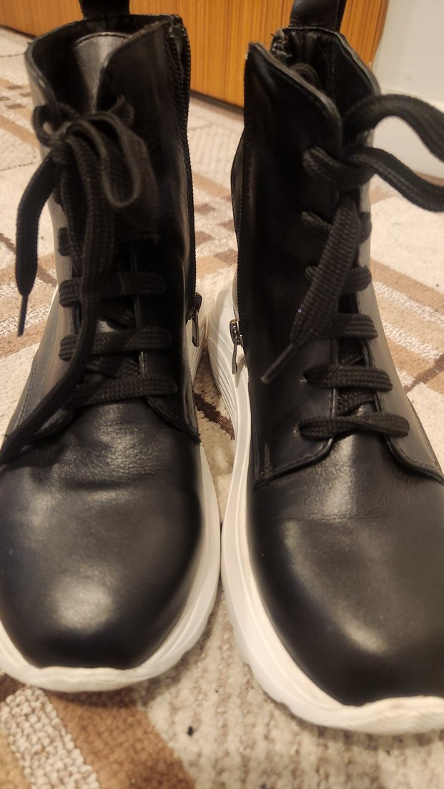 Siyah Bağcıklı Dolgu Topuklu Kadın Bot - Görsel 3