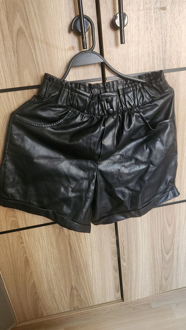 Siyah Deri Kemerli Mini Şort - Görsel 3