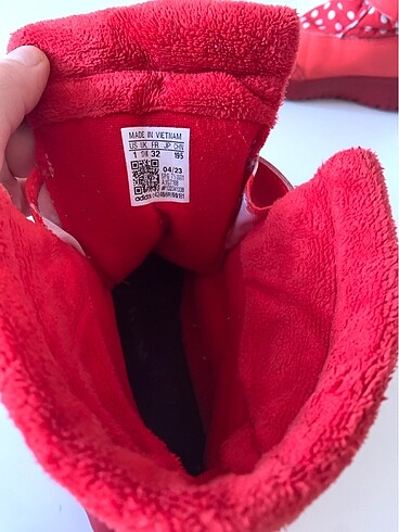 32 Beden kırmızı Renk Adidas bot