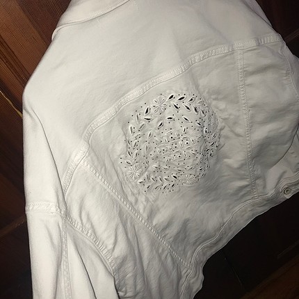 Beyaz desenli kot ceket