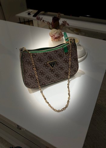 Guess Zincir Detaylı Kahverengi Parisian Kadın Çanta