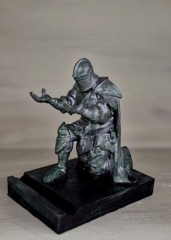 Koyu Gri Zırhlı şövalyeFigürü kalem telefon yüzük kolye tutacağı