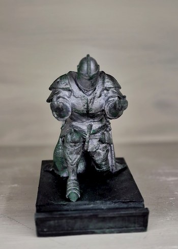 Koyu Gri Zırhlı şövalyeFigürü kalem telefon yüzük kolye tutacağı - Görsel 3