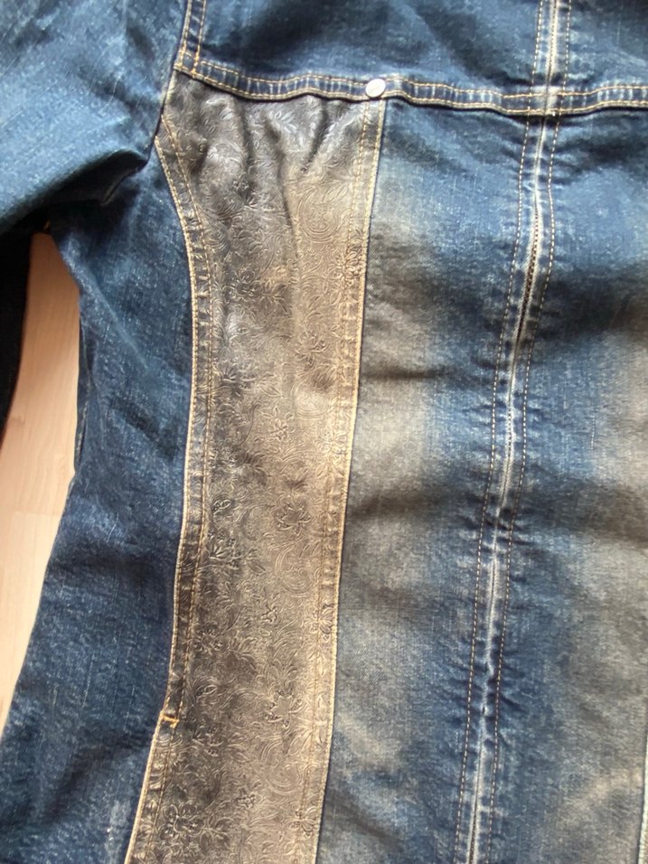 Kadın Denim Düğmeli İşlemeli Kot Ceket - Görsel 2