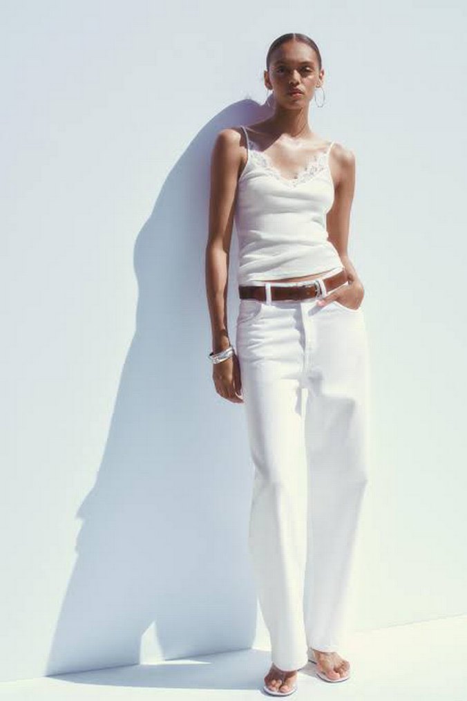 Dantelli Beyaz V Yaka Kadın Atlet - Görsel 2