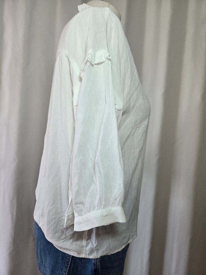 Beyaz V Yaka Fırfırlı Keten Bluz - Görsel 2