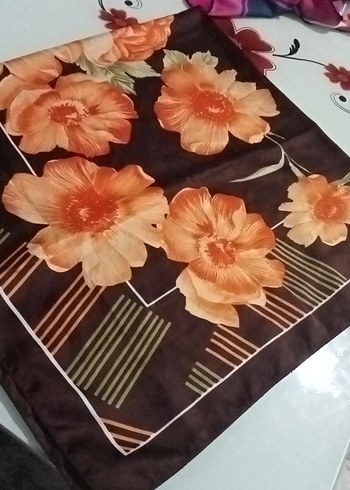 Kahverengi Pileli Vintage Kadın Fular