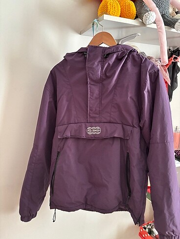 Pull and Bear Kanguru mont