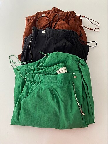 Bershka Paraşüt kumaş pantolon