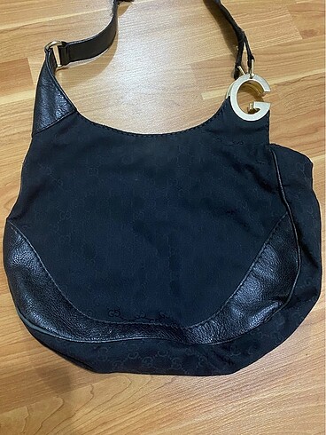Gucci kol çantası