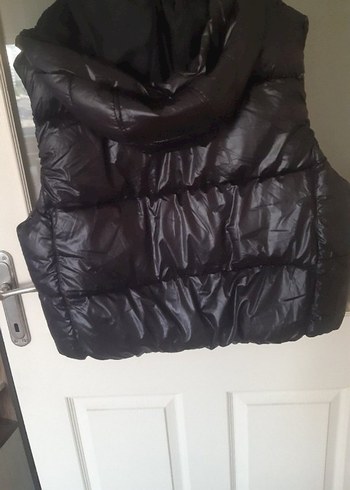 Siyah Kapüşonlu sisme Kemerli Kadın Yelek - Görsel 5