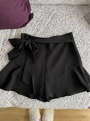 ZARA VOLANLI KEMERLİ ŞORT ETEK