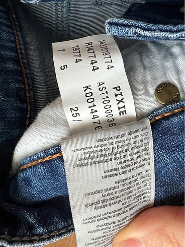 26 Beden mavi Renk Mavi jeans kot şort